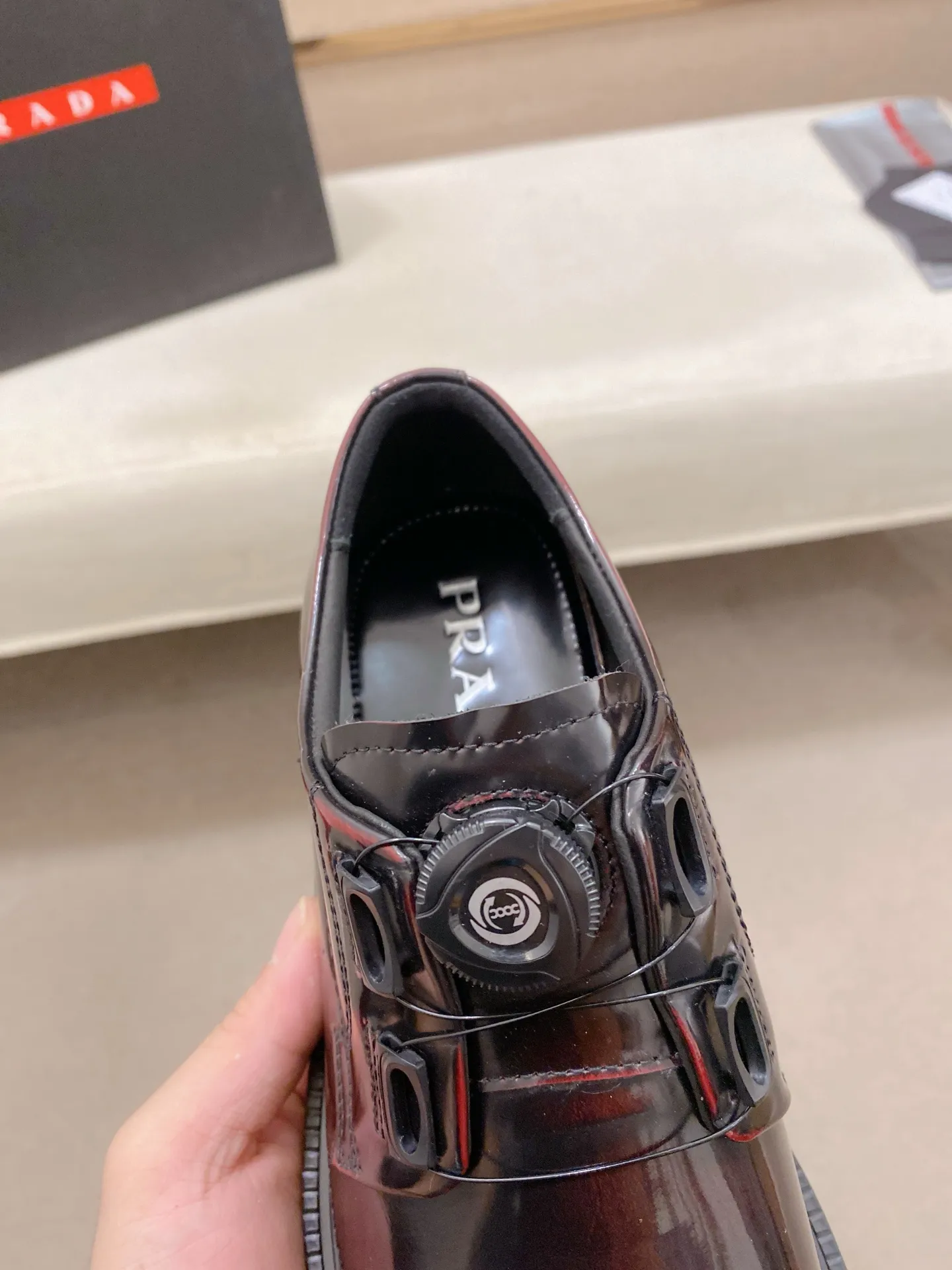 Factory price 640💰 🍁🍁High version High-quality new PRADA (Prada) counters are launched simultaneously, new men's shoes, 😘fabrics are selected from imported lacquered first-layer cowhide, and imported cowhide lining. 👍🏿 High-end ☄️ air-cushion molded anti-slip rubber outsole, exquisite lines, simple and elegant, comfortable and high-end for leisure travel. Code number: 38 to 45